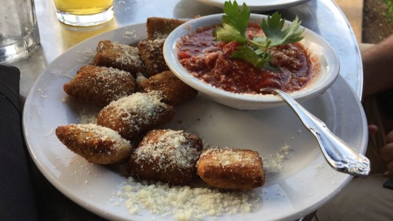 7 Missouri Foods That Confuse Everyone Who Didn’t Grow Up There