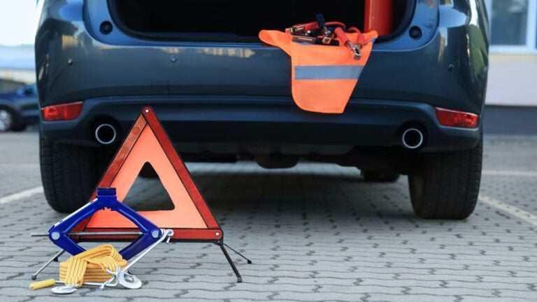 12 Things Floridians Keep in Their Car That Confuse Visitors