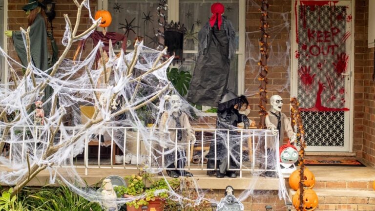 5 Virginia Towns That Go All Out for Halloween Every Year