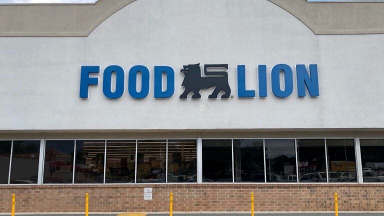 7 Ways Food Lion and Harris Teeter Are Nothing Alike for North Carolinians