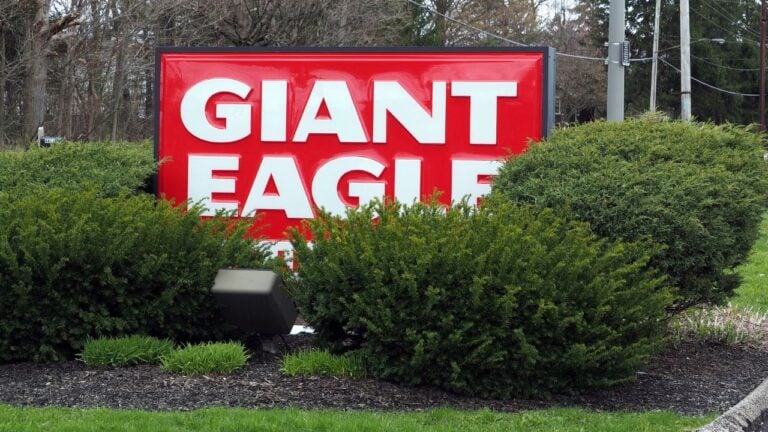 6 Giant Eagle Secrets Employees Wish Ohioans Knew