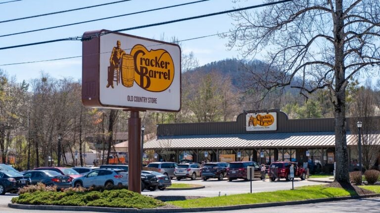 Cracker Barrel’s Planned Price Increase Sounds Small, but Is It Still Cheaper Than Casual Dining for Tennesseans?
