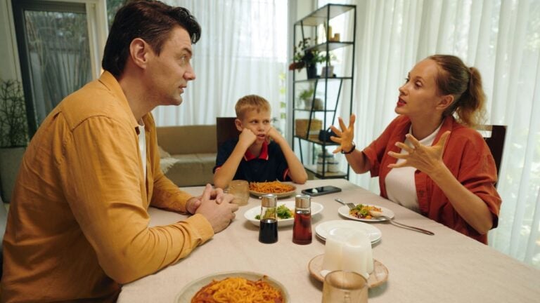 Virginians, Here’s What Happened After an Aunt Asked Reddit If She Could Keep Her Sister Away at Thanksgiving